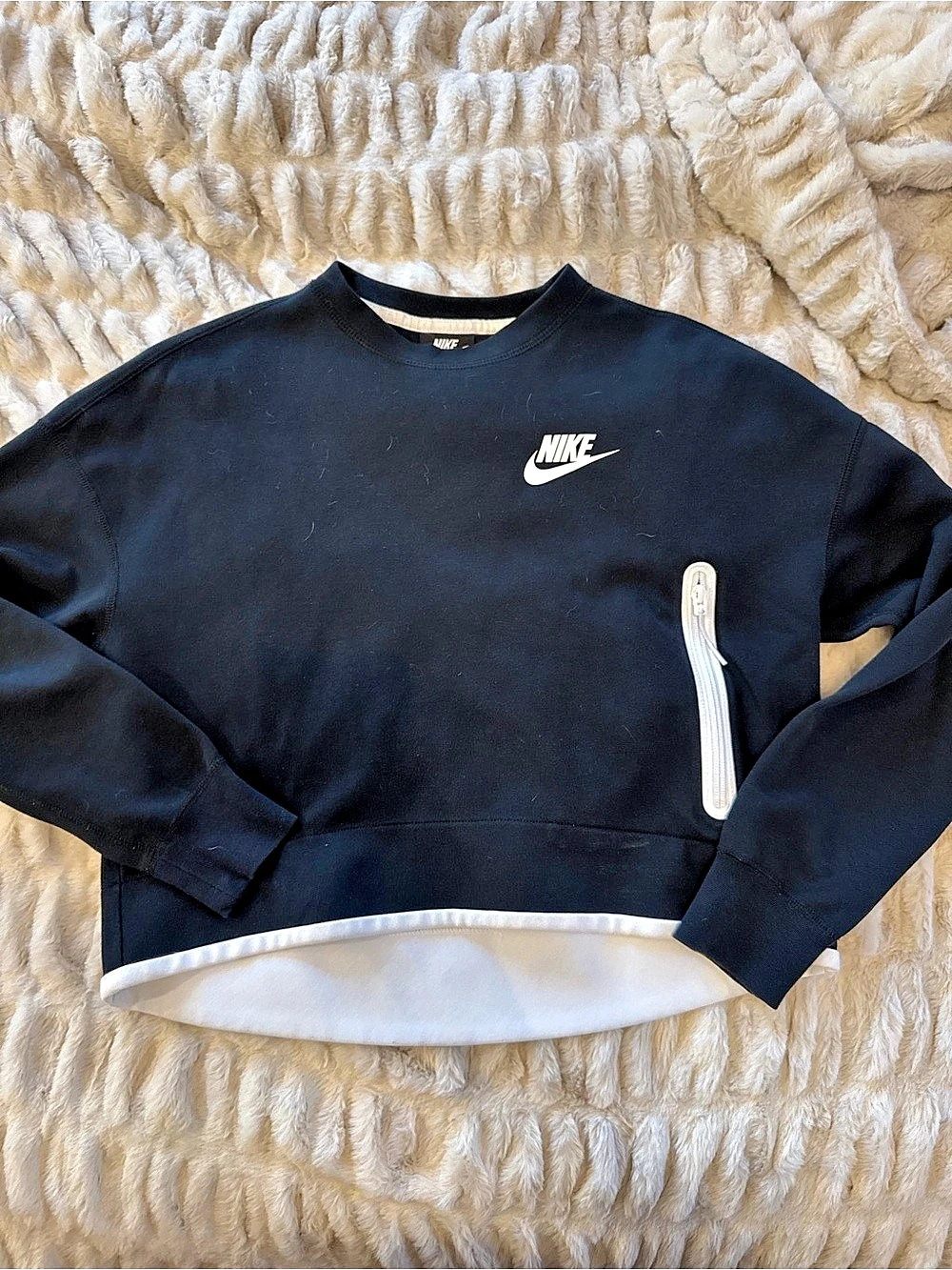 Nike Black & White Pullover performance Sweatshirt Like New